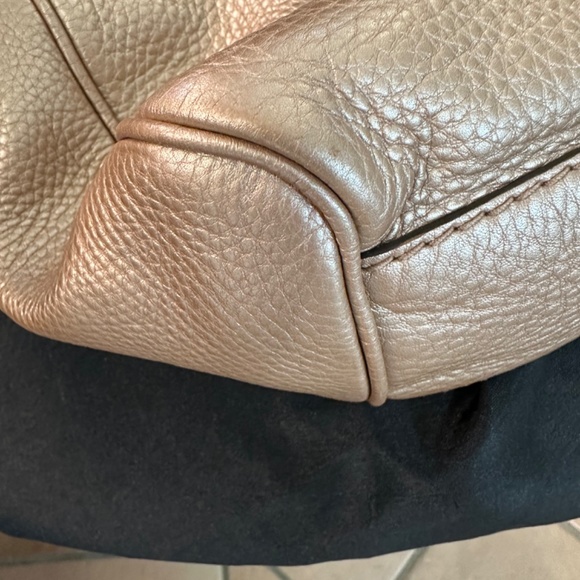 Authentic GUCCI Pebbled Leather Sukey bag - metallic Dusty Rose Gold - Picture 11 of 13